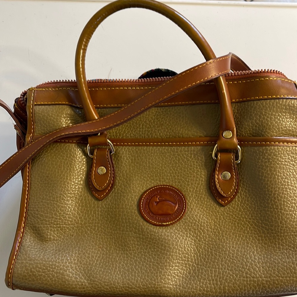 Vintage Dooney & Bourke shoulder bag. Very good condition. No smoke household.
